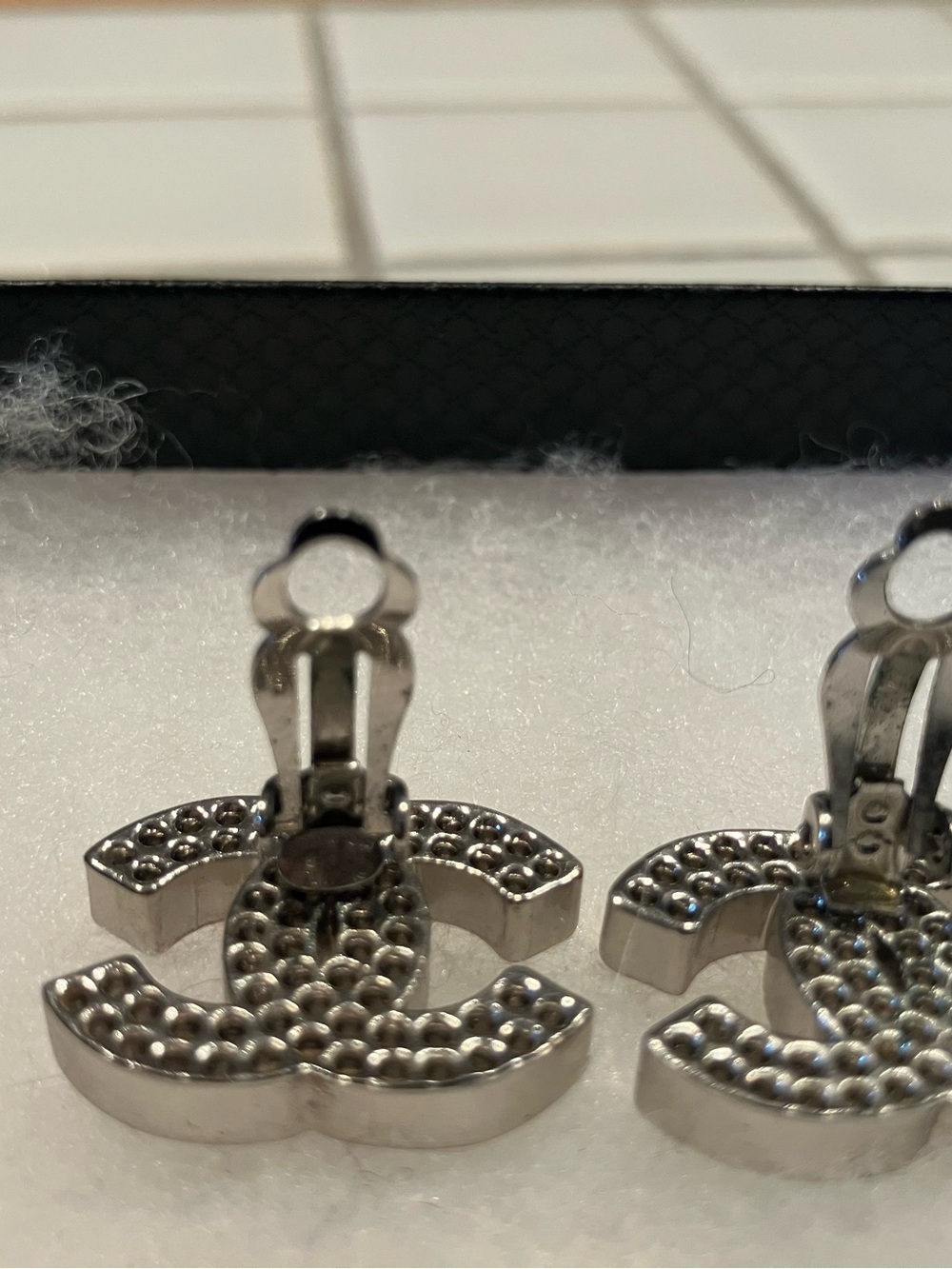 CHANEL AUTHENTIC CLIP ON EARRINGS IN BEAUTIFUL CONDITION! - Picture 6 of 9